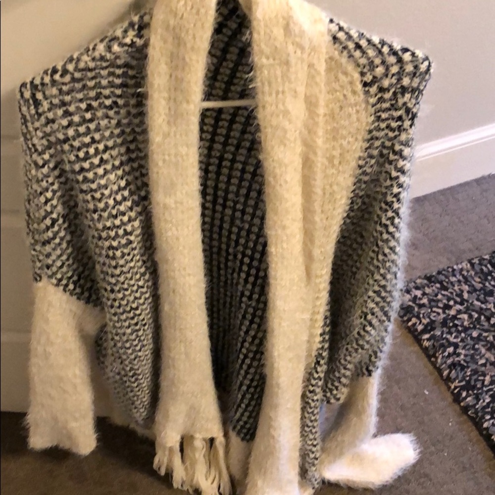 Unstructured sweater / wrap